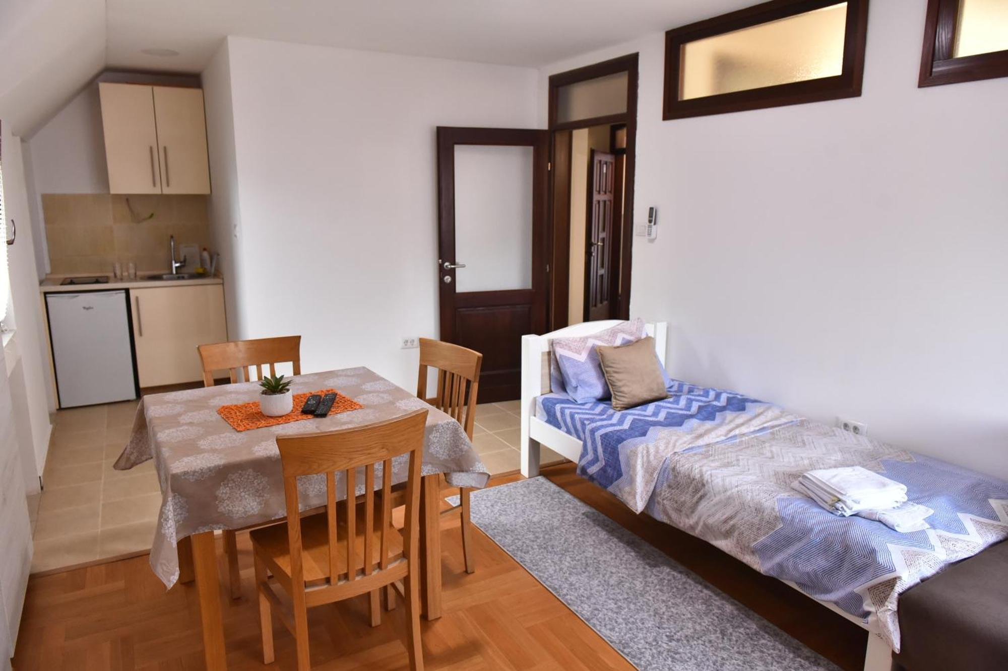 Apartments Ravno Pluzine Bilik gambar