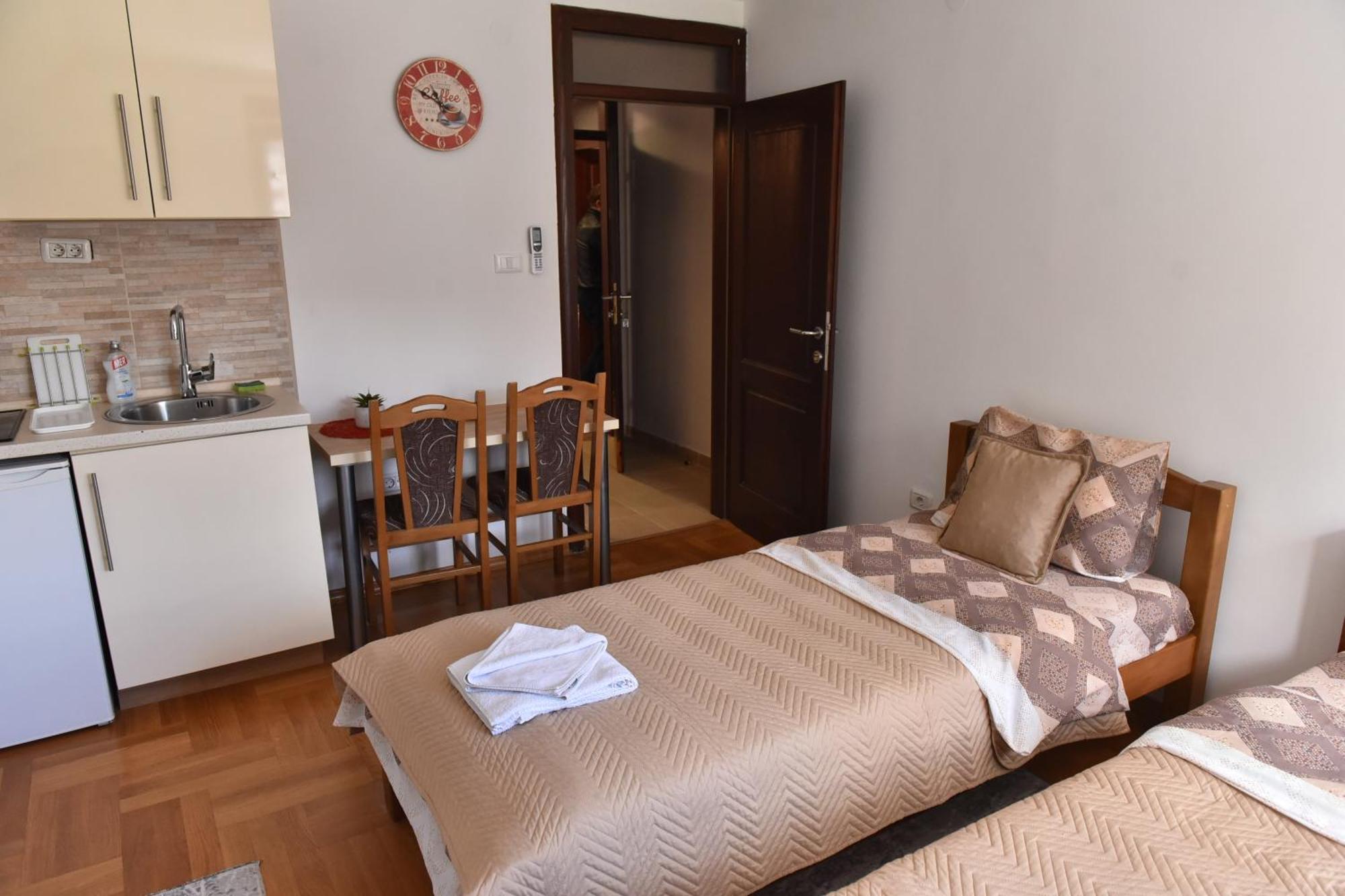 Apartments Ravno Pluzine Bilik gambar